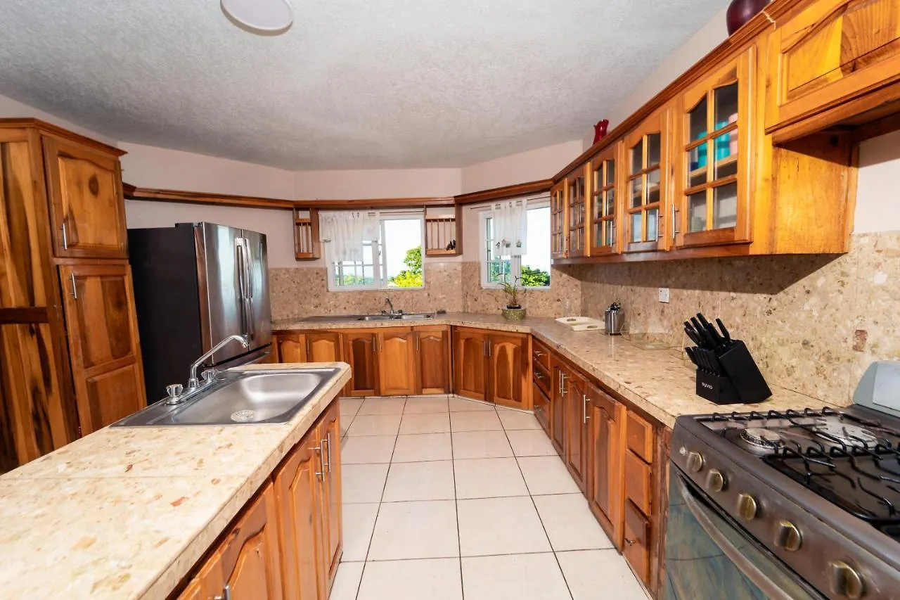 Belle Air Seaview- Entire Home Runaway Bay 0*,