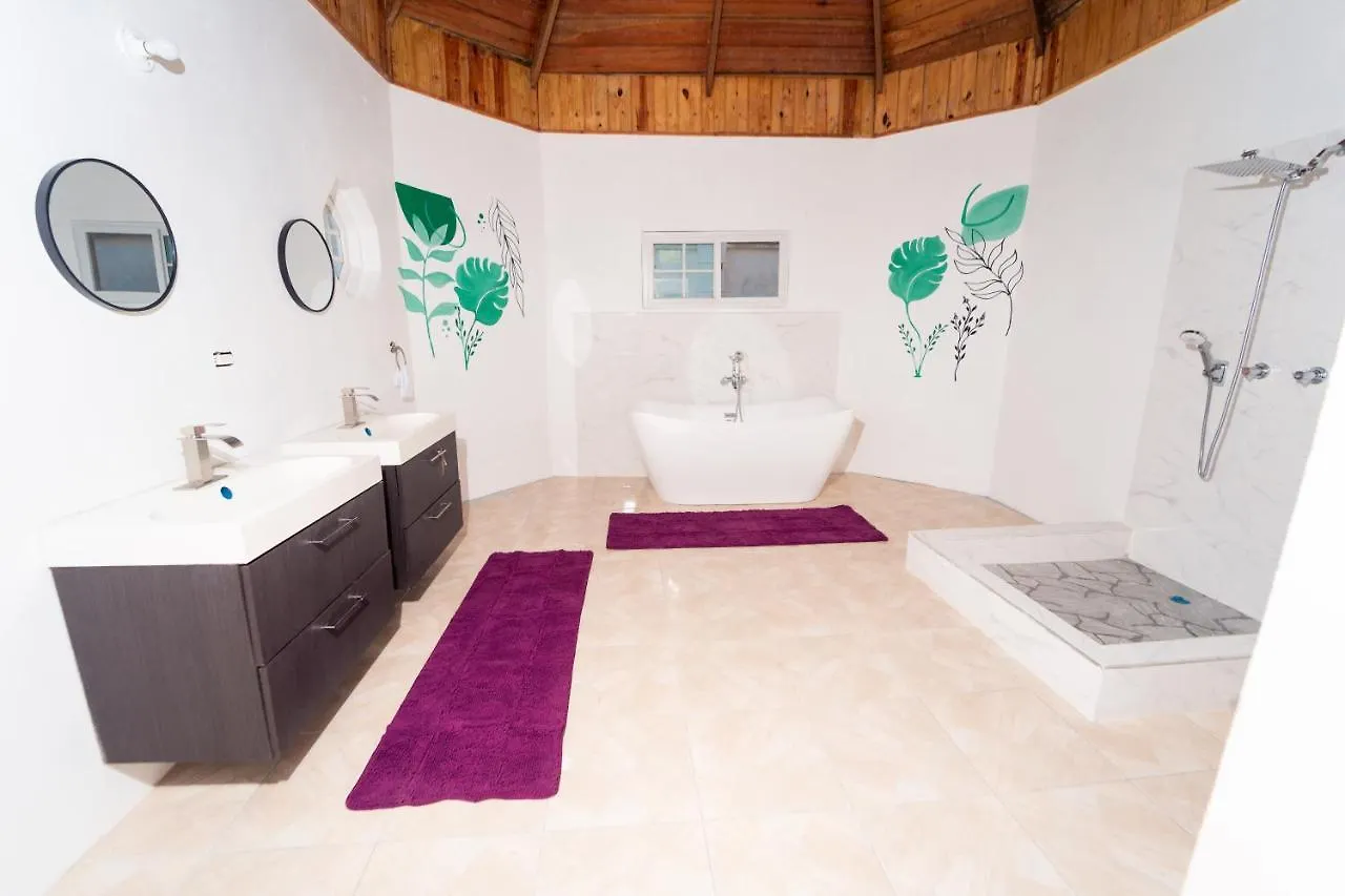 Belle Air Seaview- Entire Home Runaway Bay Villa