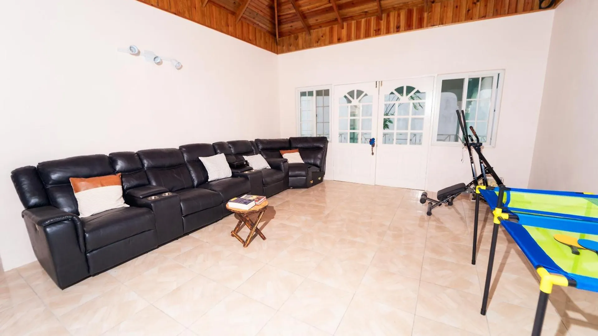 Belle Air Seaview- Entire Home Runaway Bay